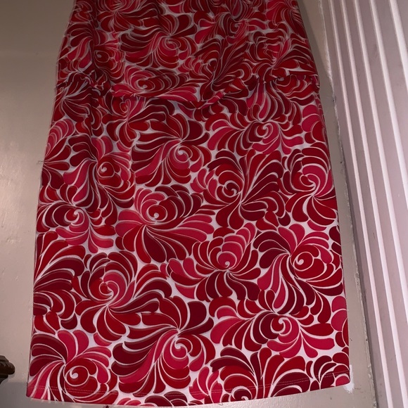 Formal Women’s dress - Picture 3 of 6